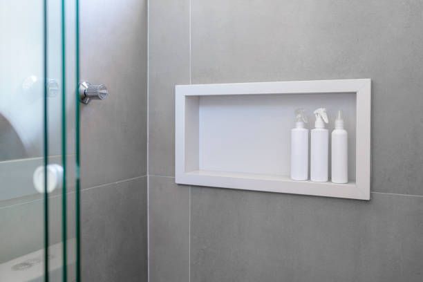 Bathroom niche with toiletries