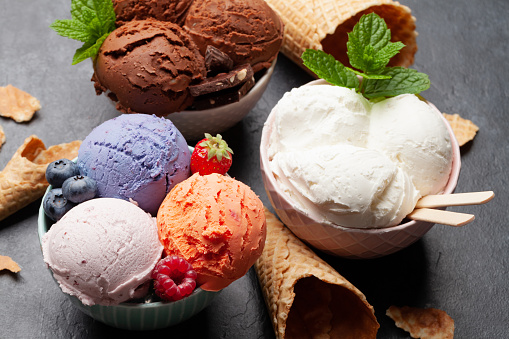 Berry, vanilla and chocolate ice cream sundae