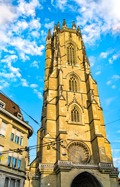 st. nicholas cathedral of fribourg in switzerland - fribourg imagens e fotografias de stock