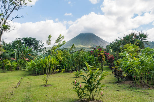 istock Volcano Arenal La Fortuna 1311092913