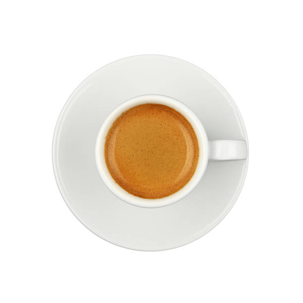 taza blanca de café expreso en platillo aislado - espresso fotografías e imágenes de stock