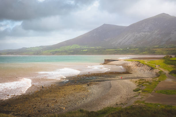 trefor - coastline pebble the lleyn peninsula wales foto e immagini stock