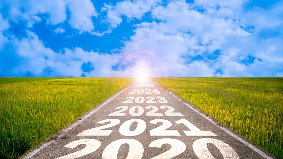2020-2025 written on highway road in the middle of empty asphalt road and beautiful blue sky.
Concept for vision 2021-2025