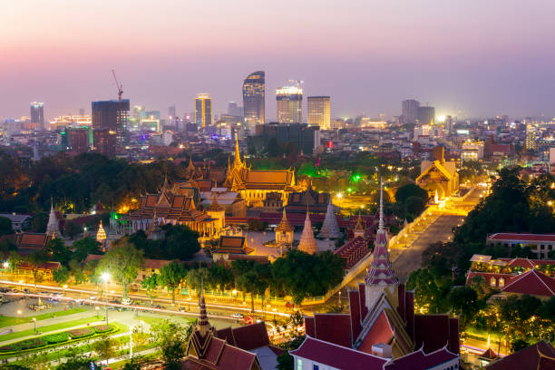the royal palace phnom penh cambodia - khmer imagens e fotografias de stock