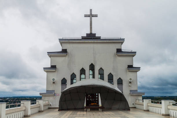 리투아니 카우나스에 있는 그리스도의 부활 성당의 지붕 - christs 뉴스 사진 이미지