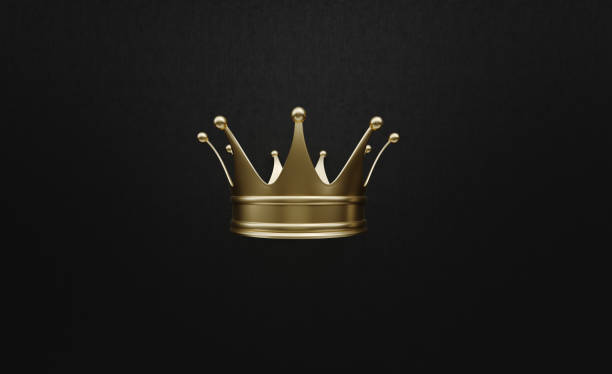 corona de oro sentada sobre fondo negro - crown king queen gold fotografías e imágenes de stock