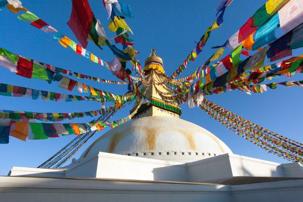 будха бодхнат будханат ступа молитвенные флаги катманду - bodnath stupa kathmandu stupa flag стоковые фото и изображения