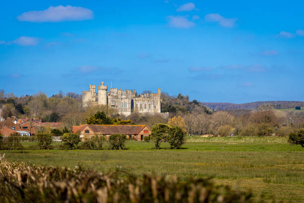 the view of arundel castle, a restored and remodelled medieval castle in arundel, west sussex, england - arundel england imagens e fotografias de stock