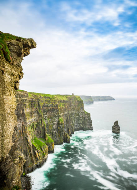 panorama beach sea view of cliffs of moher in ireland ocean coast. - republic of ireland cliffs of moher panoramic cliff imagens e fotografias de stock