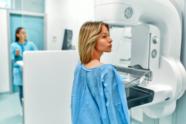 Doctor team In the hospital, the patient undergoes a screening procedure for a mammogram, which is performed by a mammogram. A modern technologically advanced clinic with professional doctors. x ray equipment stock pictures, royalty-free photos & images