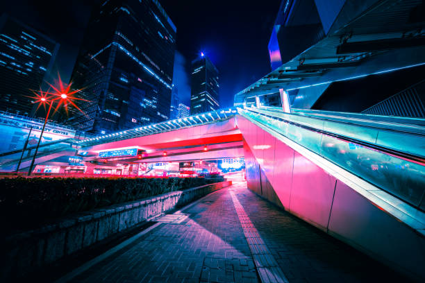 centralna dzielnica hongkongu schwytana w nocy. - street defocused car road zdjęcia i obrazy z banku zdjęć