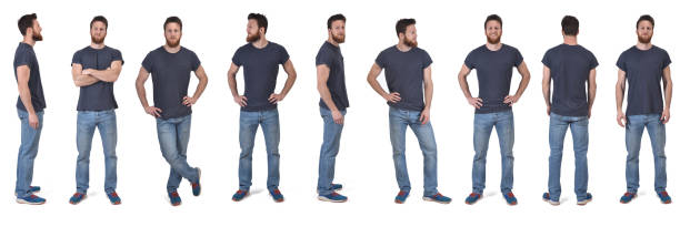 le même homme dans diverses poses avec t-shirt sur fond blanc - standing photos et images de collection