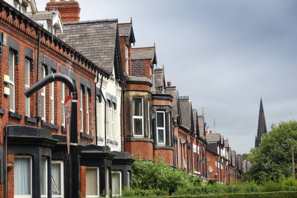 istock Leeds terraced house street 1311292335