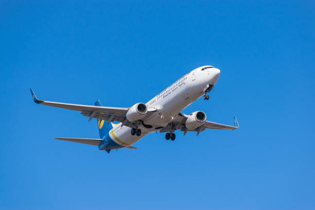 ukrayna uluslararası havayolları boeing 737-94x(er) - boeing 737 max stok fotoğraflar ve resimler