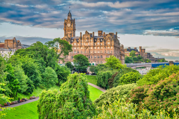 princes street gardens şehir merkezi edinburgh i̇skoçya - princes street gardens stok fotoğraflar ve resimler