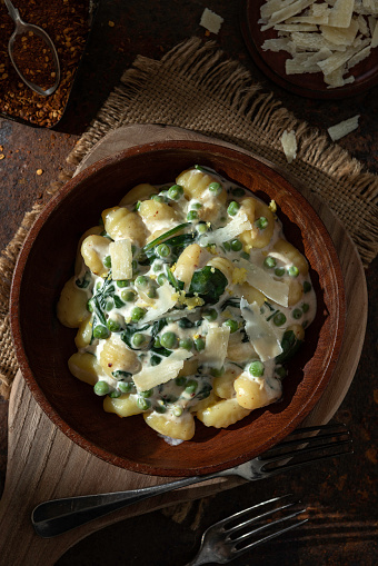 Homemade gnocchi with spinach and peas