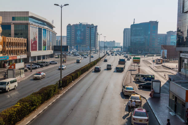 al maktoum road w dubaju, zjednoczone emiraty arabskie - sheik zayed road obrazy zdjęcia i obrazy z banku zdjęć