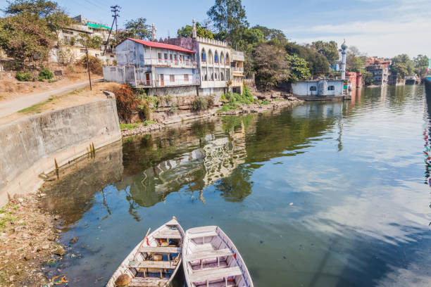 Coast of the Upper lake in Bhopal, Madhya Pradesh state, Ind Coast of the Upper lake in Bhopal, Madhya Pradesh state, India bhopal lake stock pictures, royalty-free photos & images