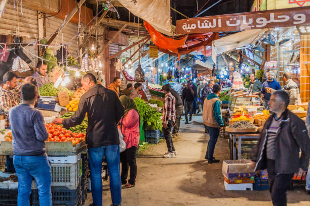 Fruit and vegetable market in Amman, Jord stock photo