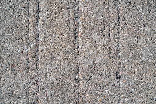 Grooves in a wall of concrete on a structure made of concrete
