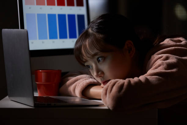 A young Asian woman working from home in the middle of the night spot light overworked photos stock pictures, royalty-free photos & images