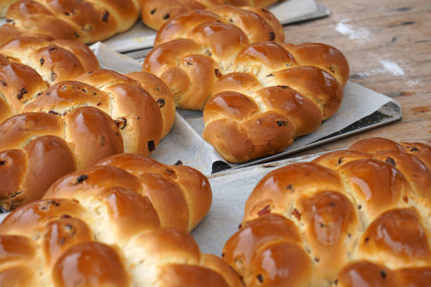 istock yeast braid on farmers market 1311391012