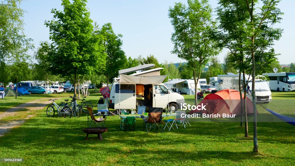 Camping Ttrend Wohnmobil Wohnwagen in der Natur Urlaub machen - Lizenzfrei Camping Stock-Foto Camping Ttrend Wohnmobil Wohnwagen in der Natur Urlaub machen - Lizenzfrei Camping Stock-Foto