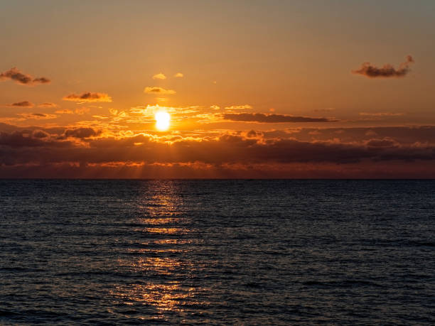 istock Scenery of the sun setting in the sea 1311426715