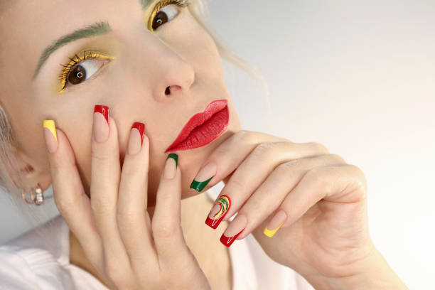 bunte make-up und maniküre. - lipstick russian ethnicity fashion model fashion stock-fotos und bilder