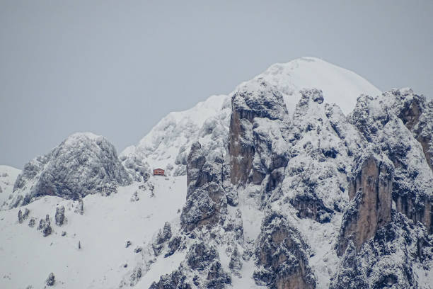 THE ROSALBA REFUGE IS LOCATED NEXT TO THE CECILIA TOWER AND THE CINQUANTENAIRE TOWER, TWO OF THE DIFFERENT ROCK FORMATIONS THAT CHARACTERIZE THE SOUTHERN GRIGNA. THE ROSALBA REFUGE IS ONE OF THE MOST POPULAR DESTINATIONS OF THE GRIGNE GROUP