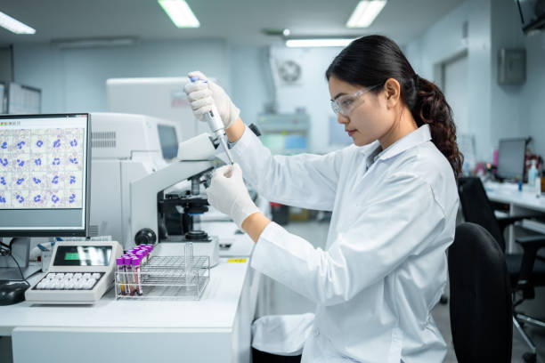istock Laboratory technician, Asian medical technicians work in private laboratories. 1311473570