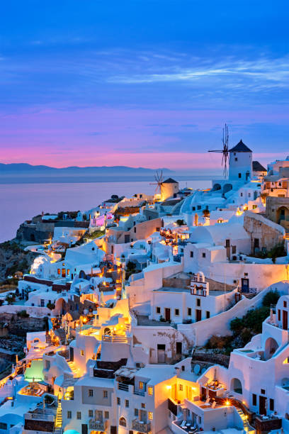 有名なギリシャの観光地オヤ, ギリシャ - santorini greece oia sunset ストックフォトと画像