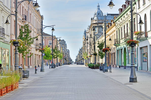 улица пиотрковская - город лодзь, п�ольша. - lodz стоковые фото и изображения