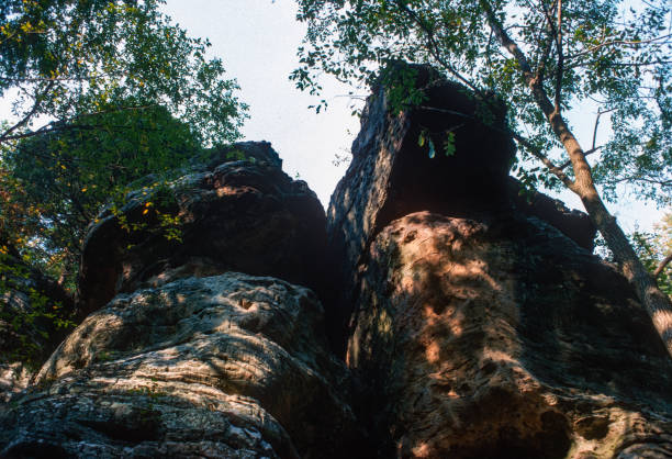 parque estadual giant city - formações rochosas de baixo - 1976 - slide rock state park - fotografias e filmes do acervo