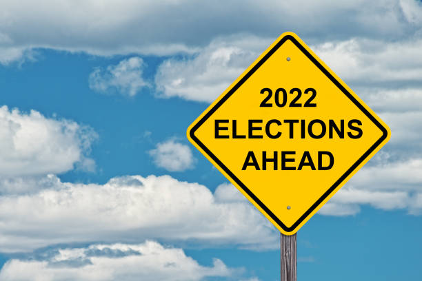 segnale di avvertimento per le elezioni del 2022 - elezioni foto e immagini stock