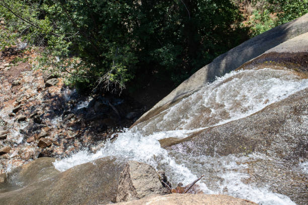 хелен хант падает колорадо водопады течет поток летом 2019 - mountain peak long colorado mountain стоковые фото и изображения