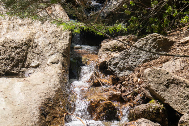 хелен хант падает колорадо водопады течет поток летом 2019 - mountain peak long colorado mountain стоковые фото и изображения