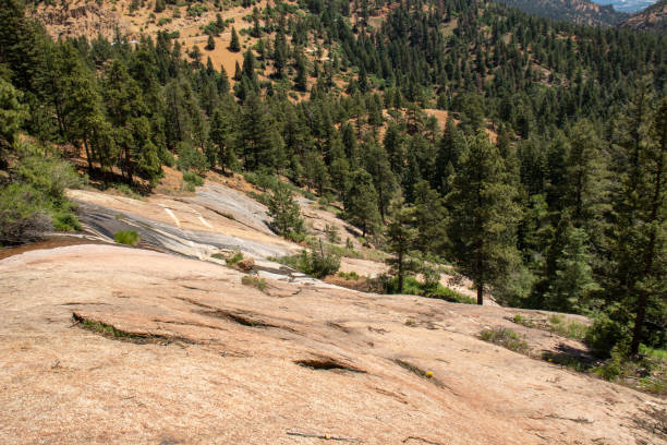 helen hunt's falls colorado sentieri escursionistici estate 2019 - mountain peak long colorado mountain foto e immagini stock