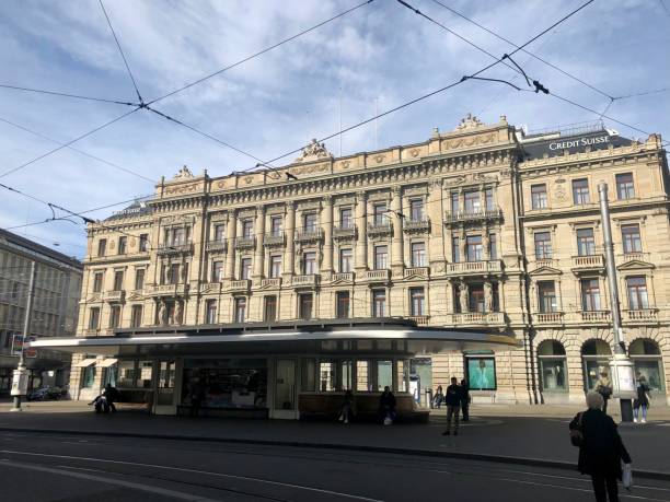 취리히 퍼레이드플라츠에 있는 크레디트 스위스 본사 - switzerland tourism wall window 뉴스 사진 이미지