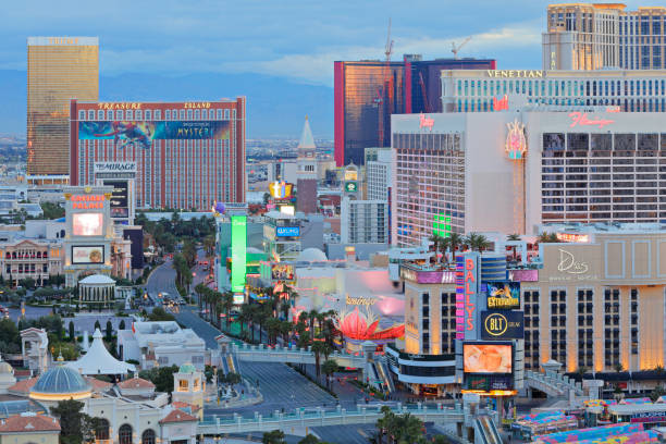 las vegas strip - mirage hotel imagens e fotografias de stock