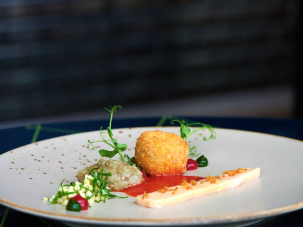 istock Fine Dining Gourmet Restaurant Essen 1311697570