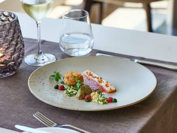 istock Fine Dining Gourmet Restaurant Essen 1311698293