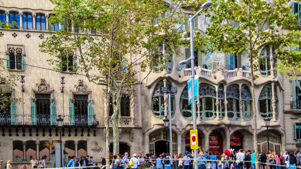 el barrio de la manzana de la discordia en barcelona - cadafalch fotografías e imágenes de stock