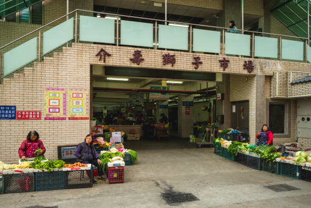 jieshou лев центральный рынок в мацу - market market stall shopping people стоковые фото и изображения