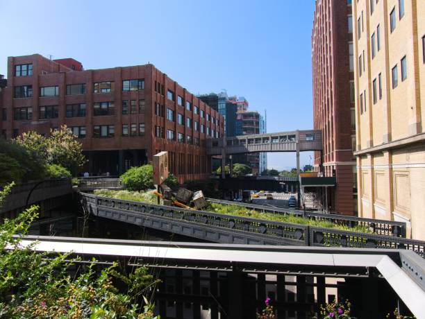 blick von der highline auf manhatten in chelsea new york city, new york, usa - high line park stock-fotos und bilder