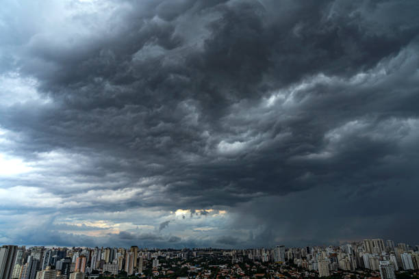 stürmischer hintergrund. - storm cloud storm dramatic sky hurricane stock-fotos und bilder