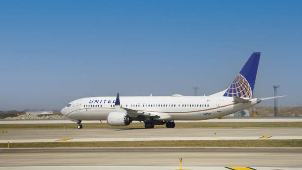 united airlines boeing 737 max 9 chicago o'hare'e i̇ndi - boeing 737 max stok fotoğraflar ve resimler