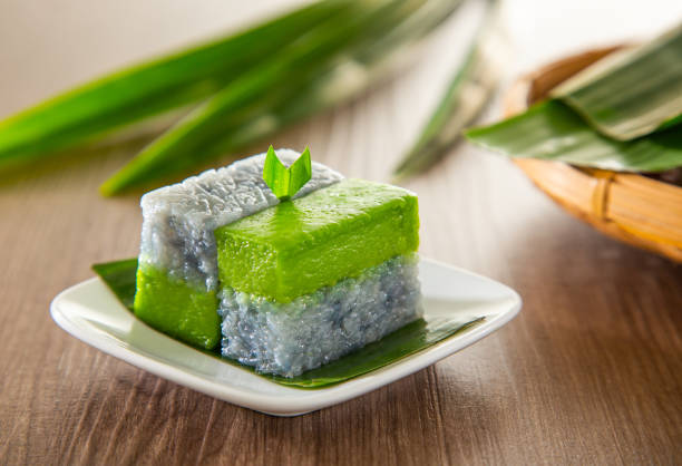 Kuih Seri Muka, traditional Malaysian Nyonya sweet cake. Also know as Pandan coconut layered cake. Kuih Seri Muka, traditional Malaysian Nyonya sweet cake. Also know as Pandan coconut layered cake. traditional malaysian food stock pictures, royalty-free photos & images