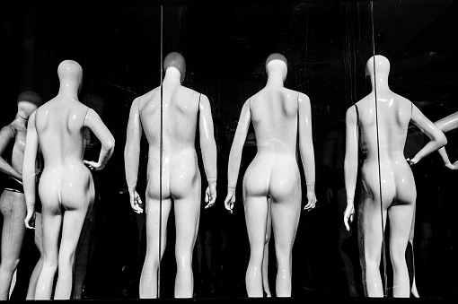 Mannequins. Showcase, fashion and commerce.