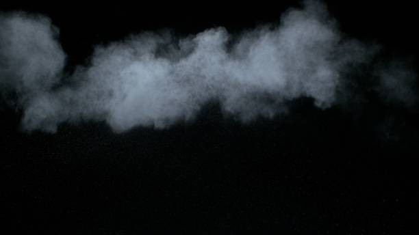 검은 배경에 고립 된 흰색 연기 위스프 - wispy smoke steam swirl 뉴스 사진 이미지